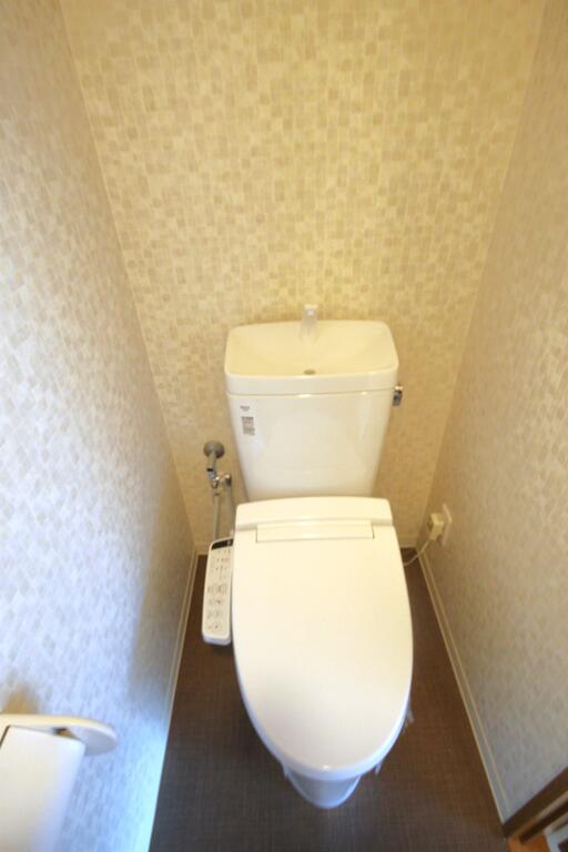 トイレ　ウォシュレット付き