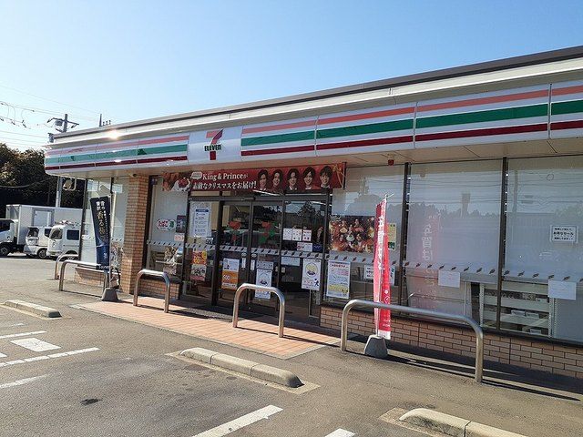 コンビニ　セブンイレブン（コンビニ）まで400m
