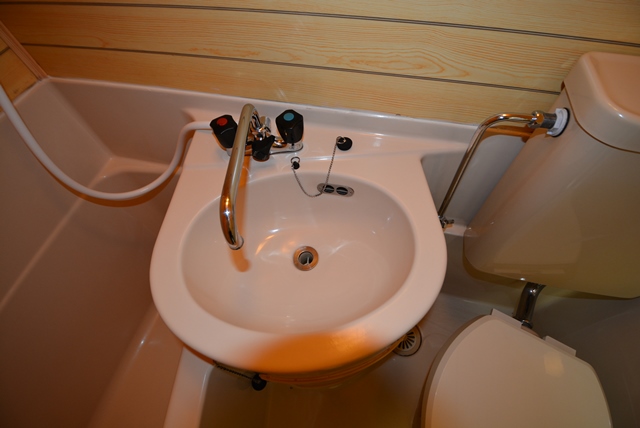 洗面設備　浴室内に洗面台付き！