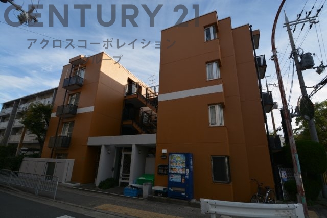 建物外観　居住者専用のごみ置き場があります。