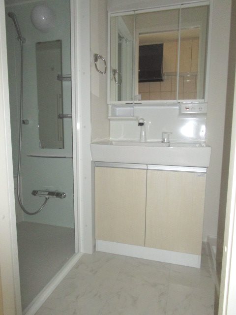 洗面設備　写真は102号室です。（参考）