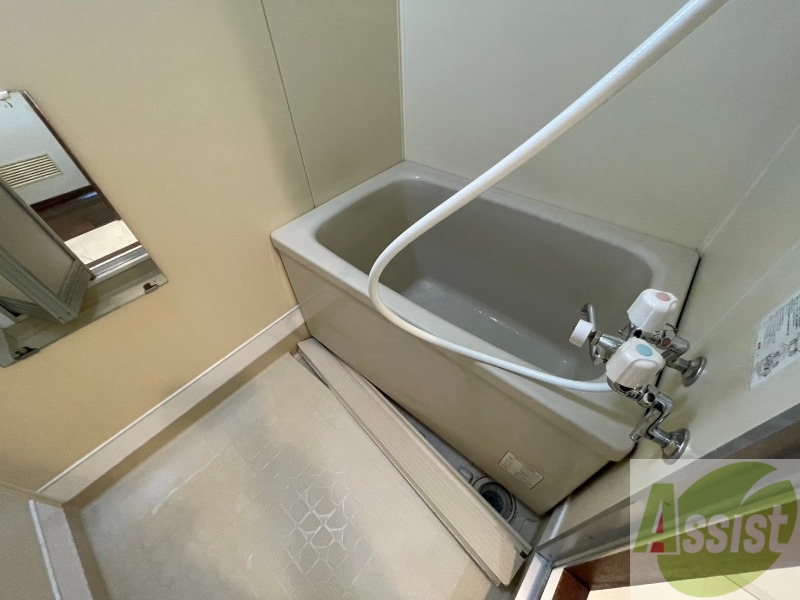 バス・シャワールーム　お風呂になります。一日の疲れを癒してくださいね。