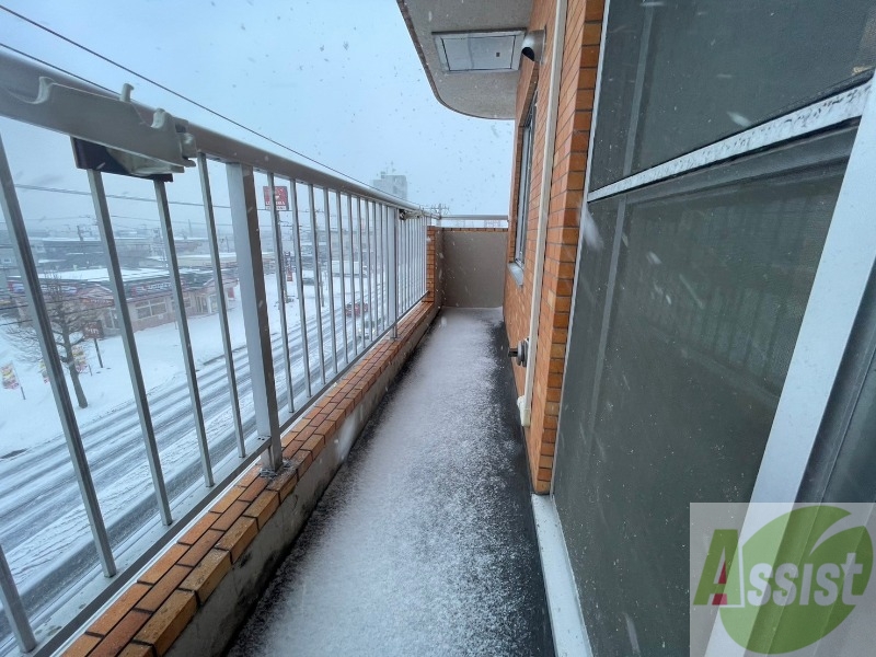 バルコニー　バルコニーです。洗濯物を干したり一息ついたりできますね！