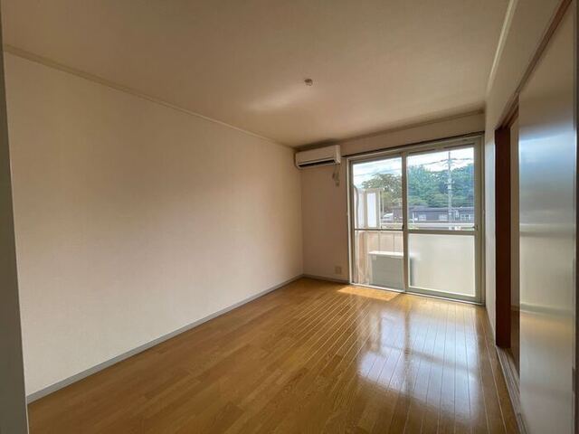 居室・リビング　南東側洋室