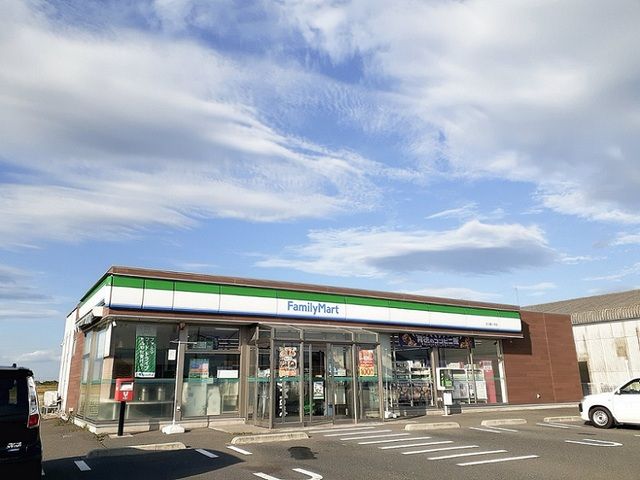 コンビニ　ファミリーマート古川鶴ヶ埣店（コンビニ）まで550m
