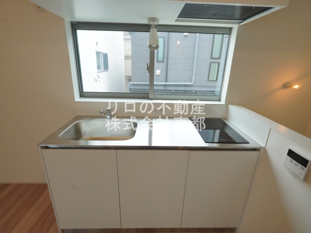 キッチン　システムキッチンは調理スペースも広くストレスなくお料理可能♪