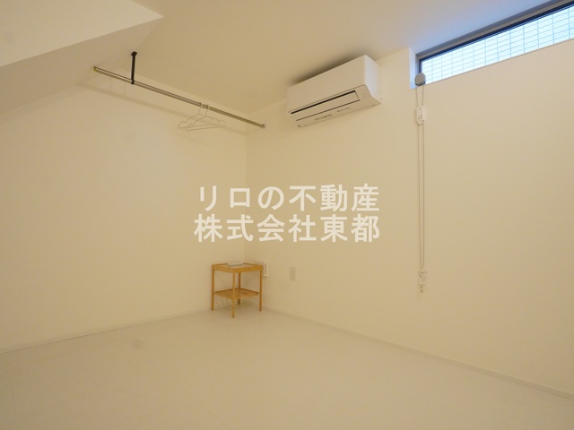 その他部屋・スペース　室内は落ち着いた温もりを感じるフローリングです☆