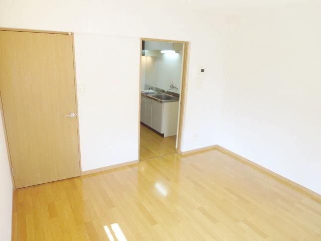 その他部屋・スペース　★明るい洋室で明るいシングルライフ★