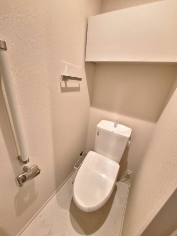 トイレ　温水洗浄便座