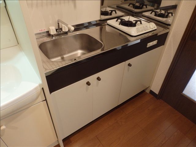 キッチン　コンパクトなキッチンで掃除もラクラク