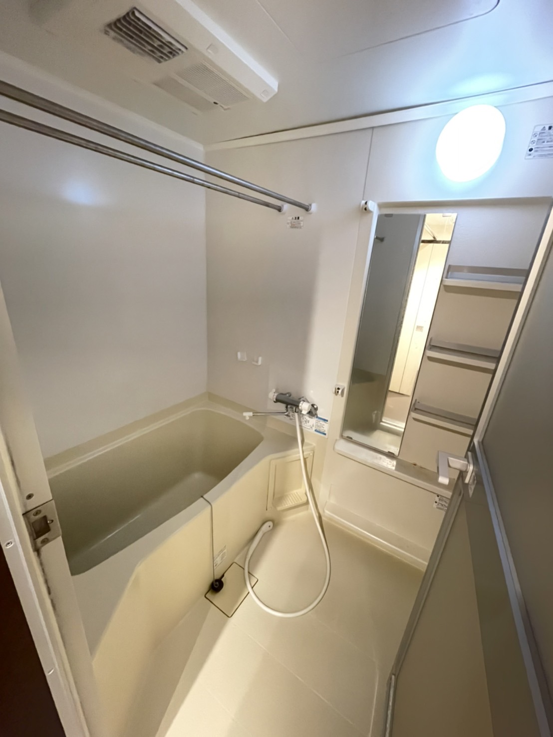 バス・シャワールーム　※他号室のお写真です