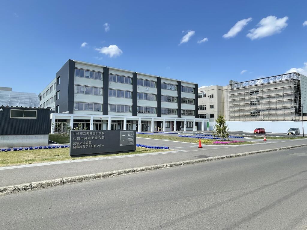 小学校　札幌市立発寒西小学校（小学校）まで721m
