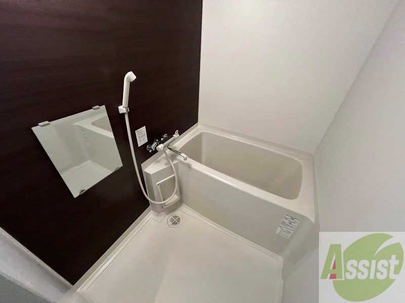 バス・シャワールーム　お風呂になります。一日の疲れを癒してくださいね。