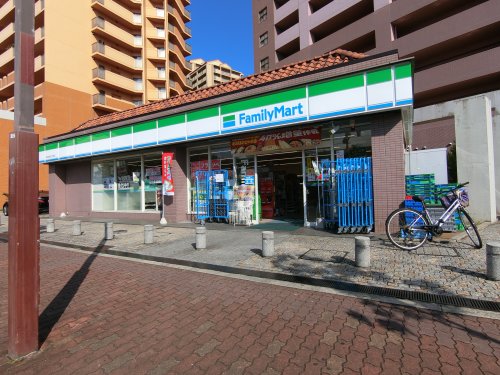 コンビニ　ファミリーマート　泉大津なぎさ店（コンビニ）まで612m