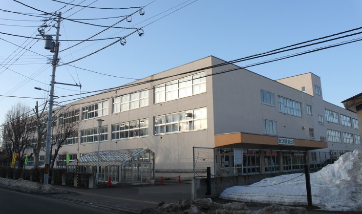 小学校　札幌市立二十四軒小学校（小学校）まで312m
