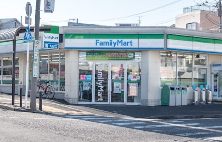 コンビニ　ファミリーマート 鶴ヶ峰店（コンビニ）まで613m