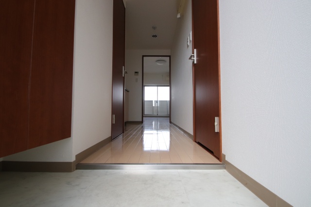 玄関　同タイプ別室の参考写真です。※現況優先