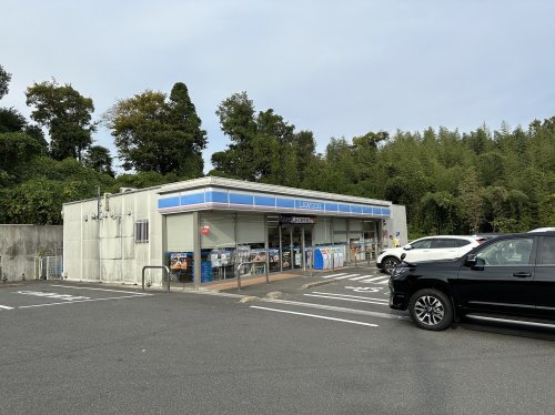 コンビニ　ローソン　四日市山城町店（コンビニ）まで1301m