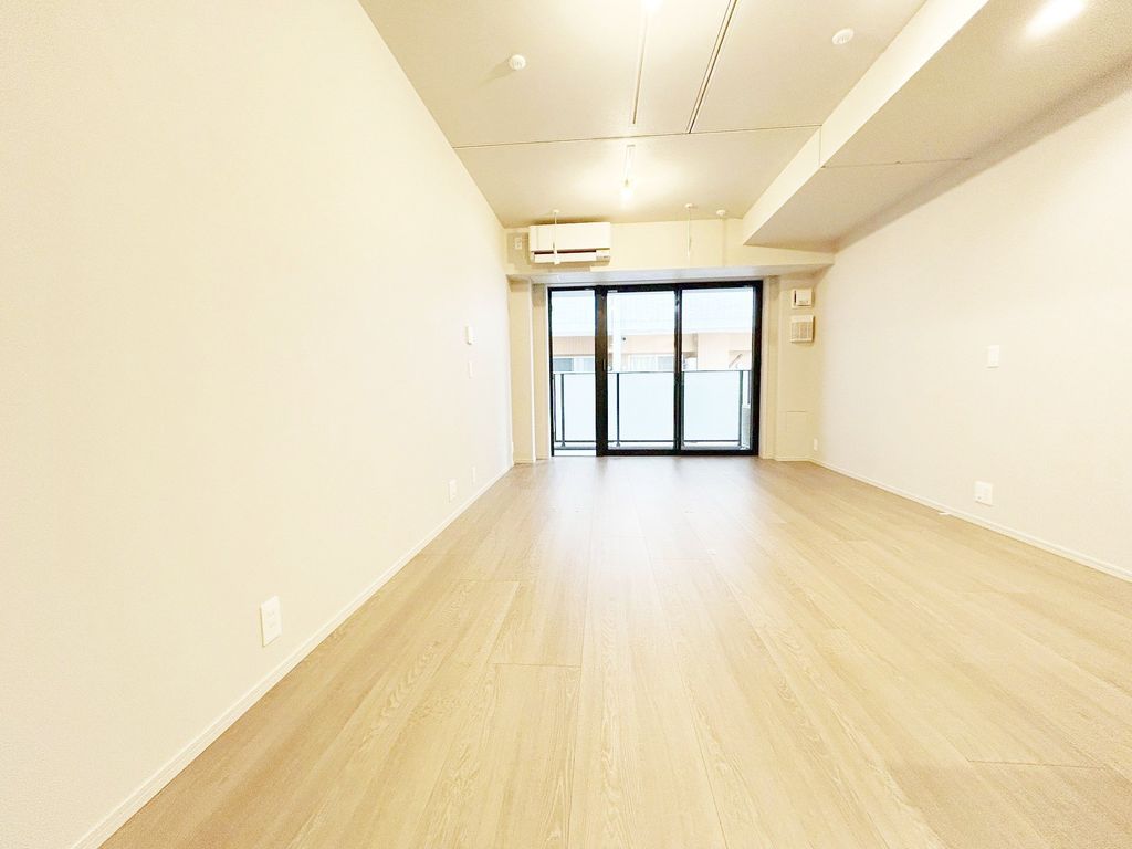 居室・リビング　※別部屋の参考写真です。