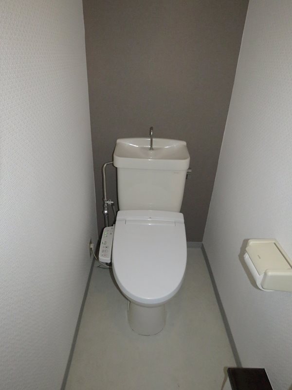 トイレ　快適な温水洗浄便座付き