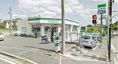 コンビニ　ファミリーマート 都筑加賀原店（コンビニ）まで593m
