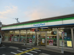 コンビニ　ファミリーマート ふじみ野鶴ケ岡店（コンビニ）まで1037m