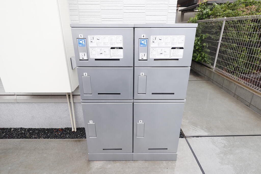 その他　便利な敷地内宅配BOX付きです♪