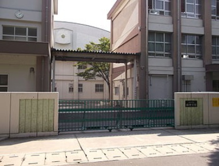 中学校　楠中学校（中学校）まで750m