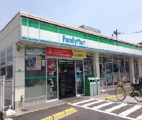 コンビニ　ファミリーマート（コンビニ）まで220m