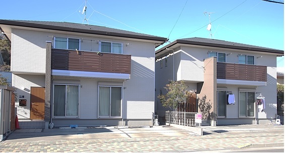建物外観　右側がＢです。