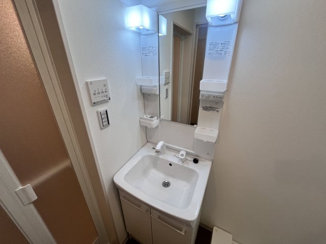 洗面設備　※同施工の類似写真となりますので、ご参考までにお願いいたしま