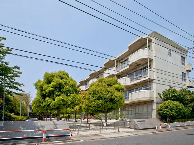 中学校　足立区立入谷南中学校（中学校）まで778m