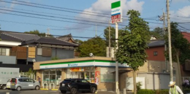 コンビニ　ファミリーマート 昭和滝川町店（コンビニ）まで183m