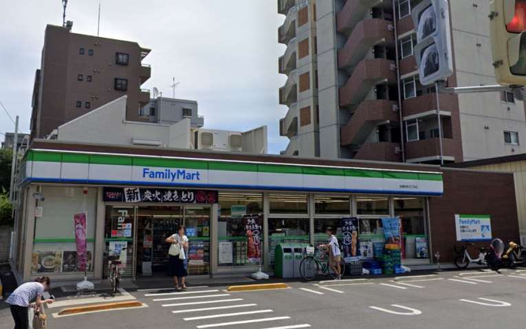 コンビニ　ファミリーマート（コンビニ）まで566m