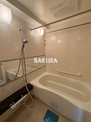 バス・シャワールーム　ご家族や長時間入浴に便利な追い炊き機能付きです♪