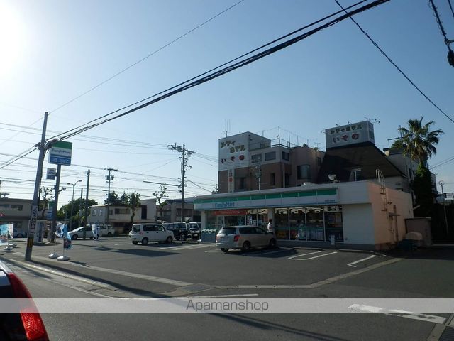 コンビニ　ファミリーマート（コンビニ）まで1820m