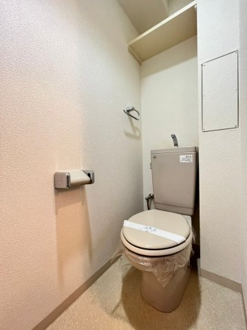 トイレ　別号室の写真です。ご参考までに