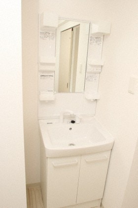 洗面設備　※同物件・別部屋の写真です