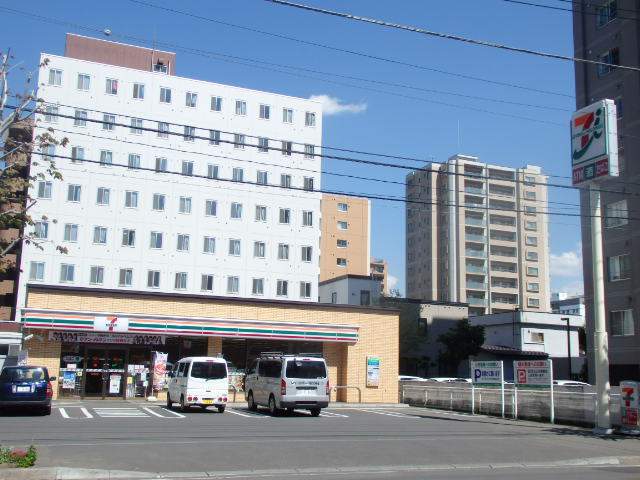 コンビニ　セブンイレブン（コンビニ）まで496m