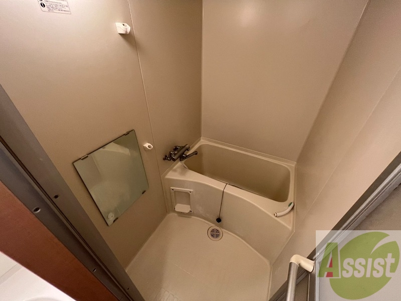 バス・シャワールーム　お風呂になります。一日の疲れを癒してくださいね。