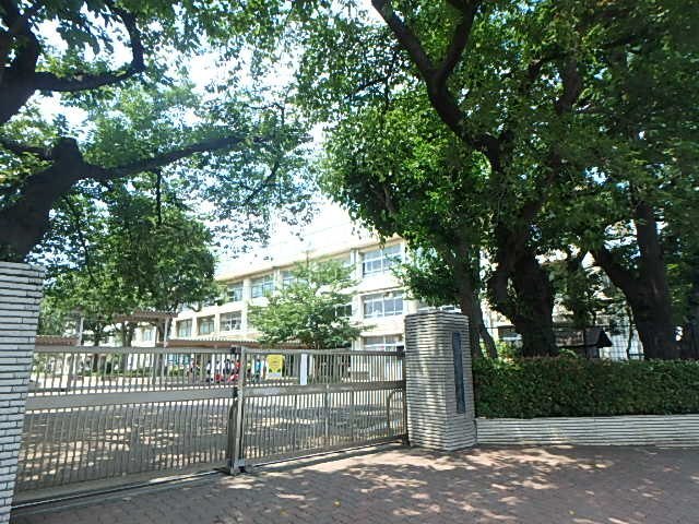 中学校　練馬区立練馬中学校（中学校）まで734m