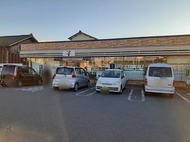 コンビニ　セブンイレブン豊栄嘉山店（コンビニ）まで800m