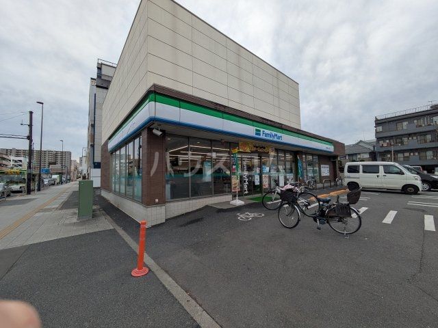 コンビニ　ファミリーマート板橋舟渡三丁目店（コンビニ）まで406m