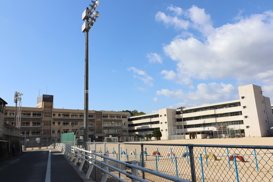 小学校　広島市立矢野小学校（小学校）まで688m