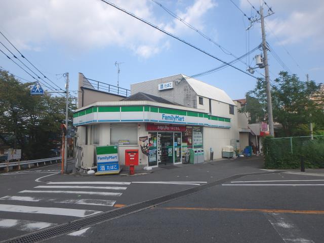 コンビニ　ファミリーマート（コンビニ）まで2700m