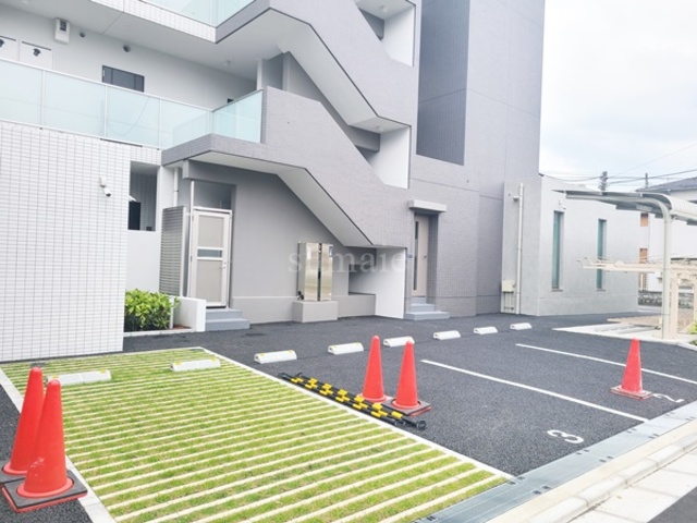エントランス　建物正面です☆