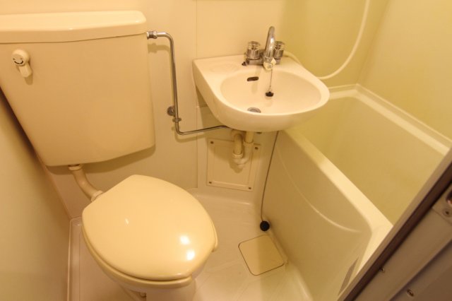 トイレ　他のお部屋の参考写真となります。