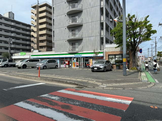 コンビニ　ファミリーマート博多吉塚７丁目店（コンビニ）まで486m