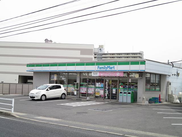 コンビニ　ファミリーマート（コンビニ）まで120m