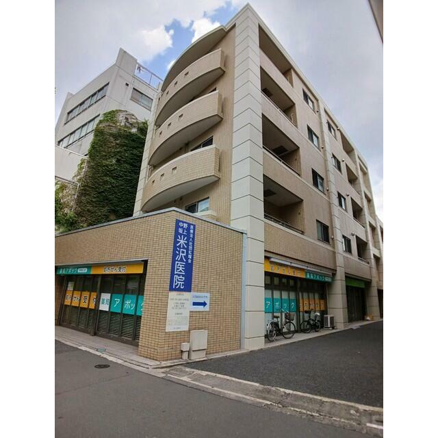 建物外観　鉄筋コンクリート造のがっちりとした建物。